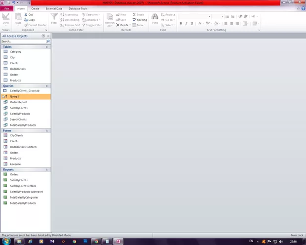 Екранна снимка към: Защо не се появяват полетата на заявката в Builder-a и защо не ми е активна функцията "Run"?