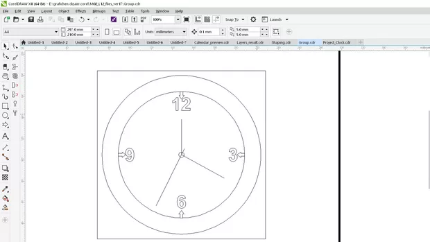 Екранна снимка към: Как да използвам Alignment and dynamic guides, за да разположа всички цифри на равно разстояние от края на циферблата.